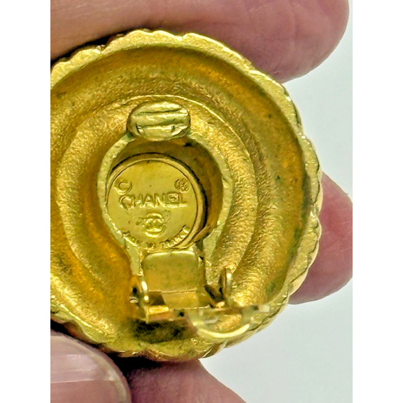 CHANEL CC Logo Button Earrings Clip-On Faux Pearl Gold France Accessory Vintage - Picture 8 of 10